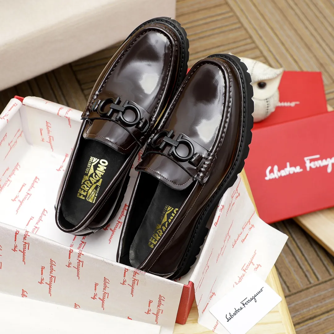 Factory price 440 🔥Ferragamo's new men's casual slip-on shoes🇨🇳Official website original 1:1 mold opening, original quality💯Fine workmanship, high-end luxury☘The upper is made of imported Italian first-layer cowhide🌴🐂Leather lining🍓Rubber wear-resistant and non-slip outsole, breathable and comfortable to wear🍍The first choice for high-taste men🍉2 colors available! Code number 39-44 (38.45. Can be customized)